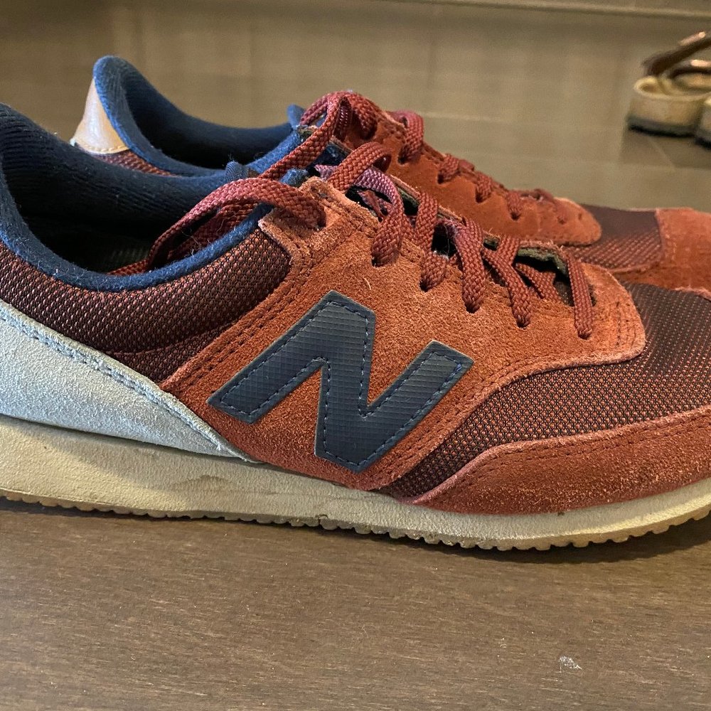 620 New Balance sneakers (Women's Size 8)
